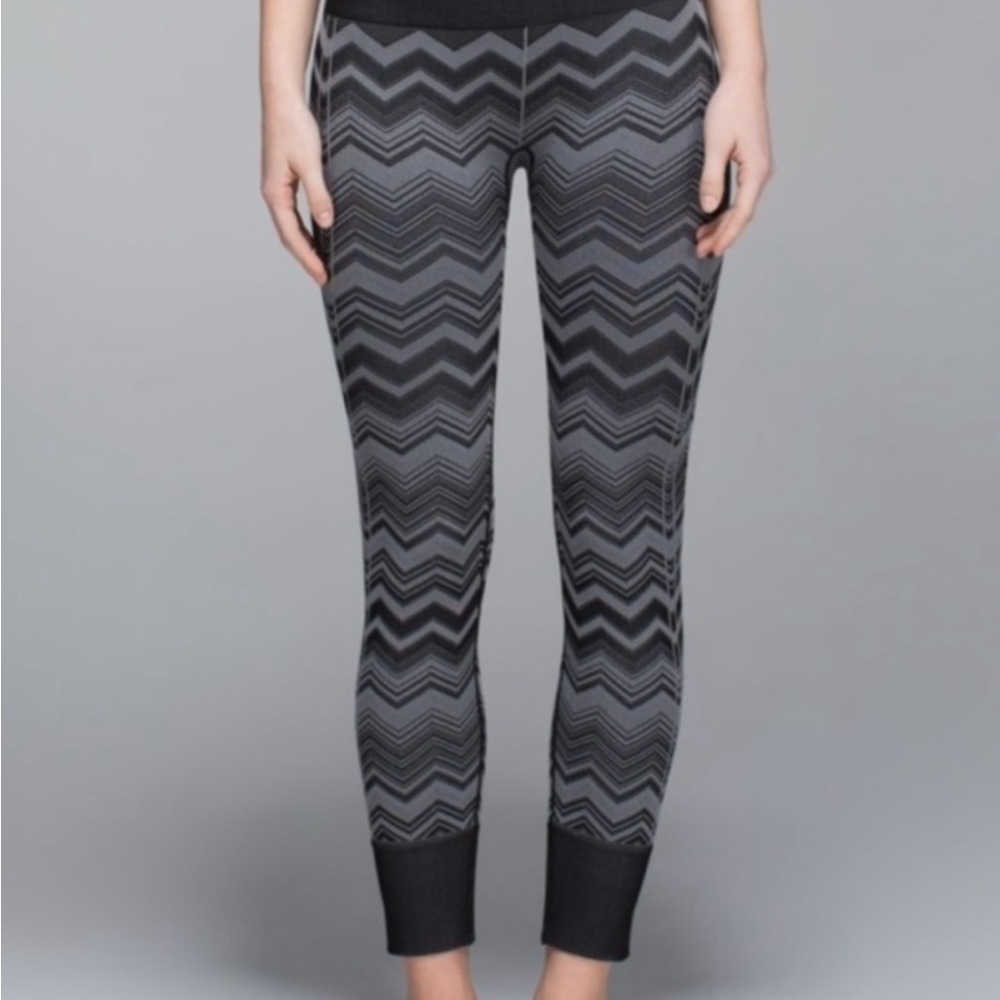 Lululemon seamless ebb to street leggings gray black chevron sz 6 running tights